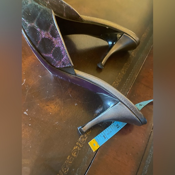 Donald J Pliner metallic heeled slides, size 10 - Picture 8 of 9